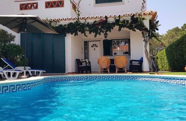 AL41689 Schönes 5 Bett 3 Bad Haus mit Pool innerhalb der gehenden Entfernung des Strandes.