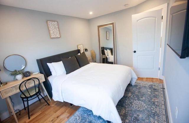 Alafia- Cozy JFK Area Home - This property is a hosted property meaning the host live on site