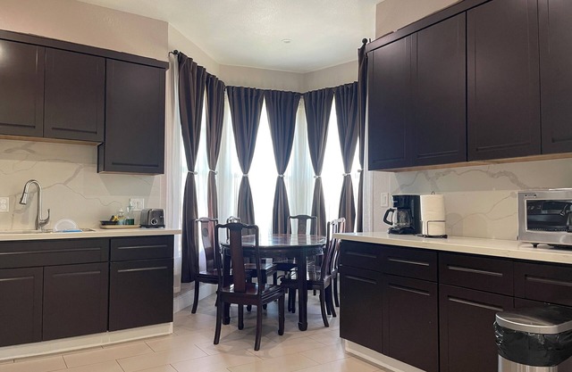 Alameda Modern Victorian 4BD unit A