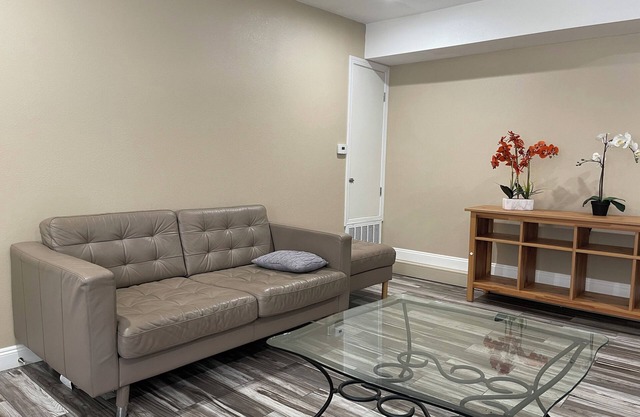 Alameda Modern Victorian 2BD unit D