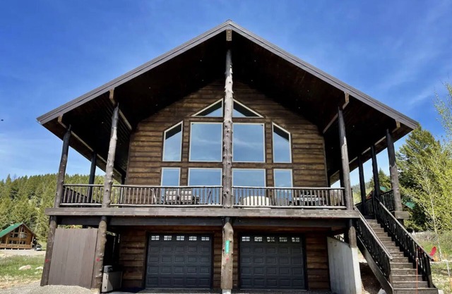 Alaskan Moose Lodge-10 Miles 2 YNP+Hot tub+Wifi+AC