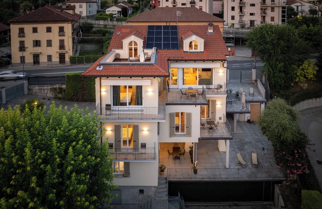 Alba Palace Luxury Apartments - Yellow