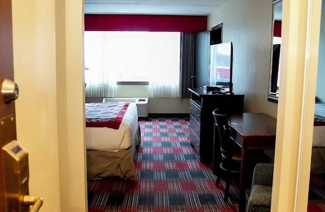 Albany Plaza Hotel
