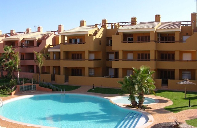 Erdgeschoss-Wohnung, gratis WiFi, Terrasse, Poolblick.