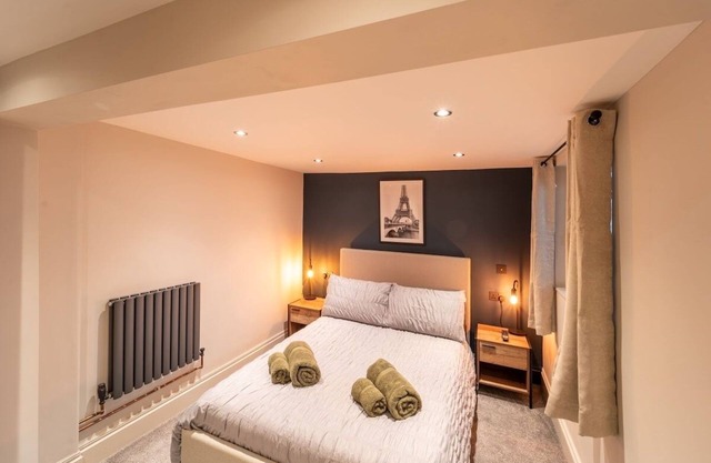 Albert House - 3 Beds, Central & Racecourse!