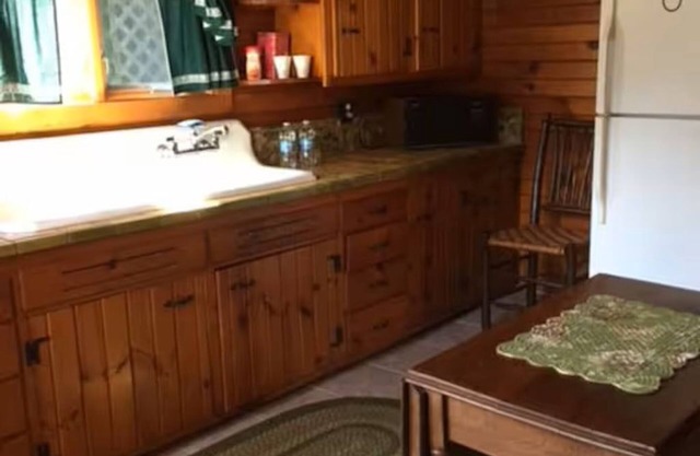 Albert's Glen Lovely King Studio walking distance to downtown