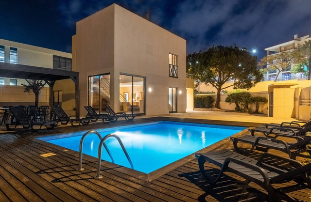 ALBUFEIRA LUXUSVILLA VICTORIA, 5 MIN ZU STRIP, 10 MIN WANDERUNGSTRAND, WI FI, A / C, SWIMMINGPOOL