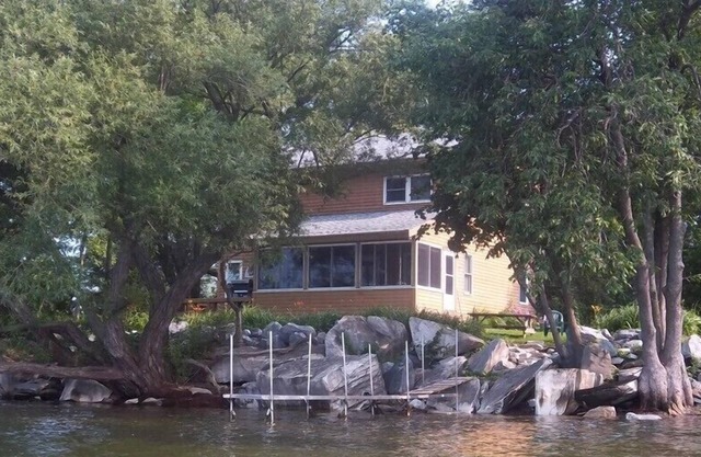 Alburg Lake House mit fünf Kajaks