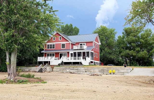 Vermietung Alburgh Lake Front - Luxuriöse Post & Beam