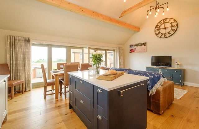 Alde Bay Farm - Lobster Pot - sleeps 6 guests in 3 bedrooms