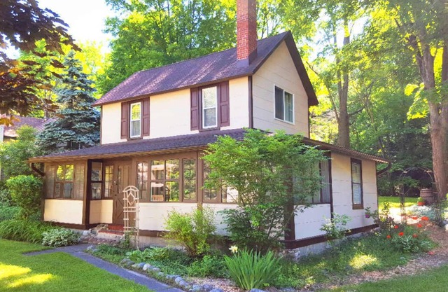 WEG ZUM FACKELSEE VON DIESEM QUAINT OLDER ALDEN COTTAGE