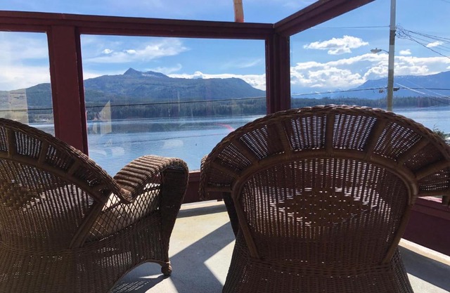 Alert Bay Lodge