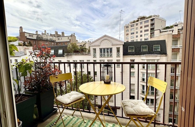 Alesia: 2 rooms by architect on high floor / balcony with good exposure