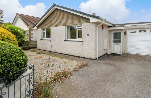ALEXANDRA CLOSE, with a garden in Illogan