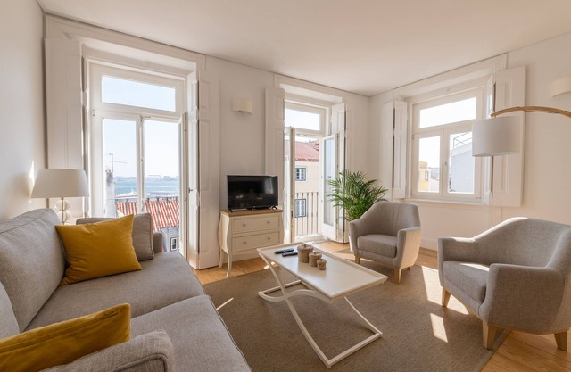 Alfama bei der Kathedrale 3BR + 2Bath + Aufzug