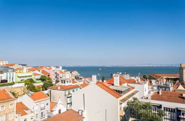 Alfama Lounge Three-Bedroom Apartment w/ River View and Parking - by LU Holidays