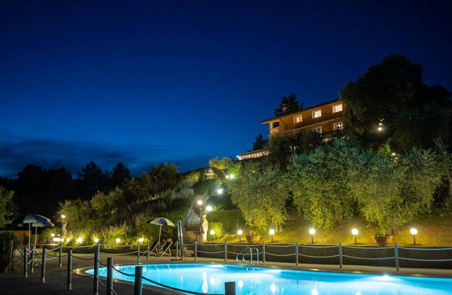 Alfresco Splendid Panorama Villa zwischen den Olivenbäumen