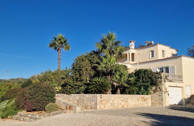 ALGARVE - Golden Triangle: Large villa with heated pool 5 minutes from Loulé