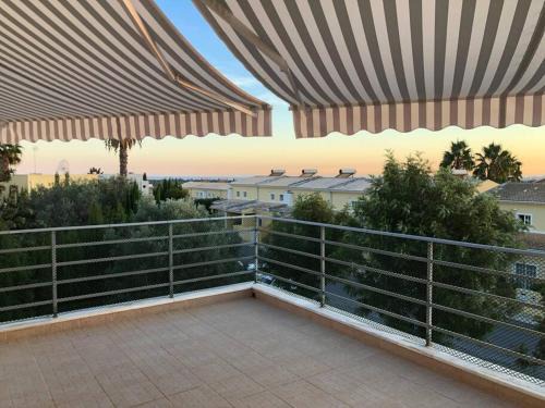 Algarve, Pêra - Apartamento muito luminoso com espaçoso terraço
