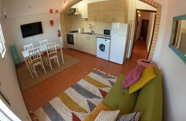 Algarve, renovated T1 apartment w/ balcony, S. Brás de Alportel