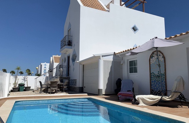 Algarve SandPerpetua! Relaxing 4 Zimmer Strandhaus, privater Pool, Strand in 200m