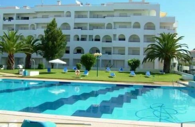 Algarve T2 Apartment, Veranden, Pool und Zugang zu 2 Stränden, Einfamilienhaus