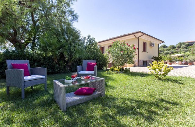 Alghero, das Haupthaus, mit überdachter Veranda Garten 4 Schlafzimmer, für 10 Personen
