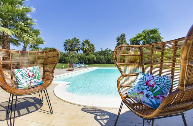 Alghero Villa für 8/10 Personen, mit 4 Schlafzimmern, 3 Bädern, Pool und Tennisplatz
