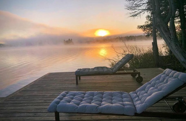 Algonquin Island 'Luxe' Cottage at the edge of the Park