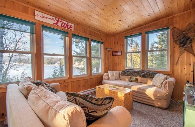 Algonquin Lakeside Escape