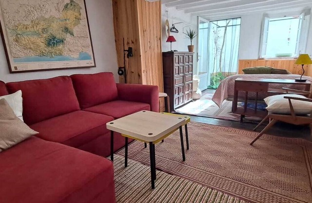 Alhambrita. Cool and quiet house with wifi to disconnect.