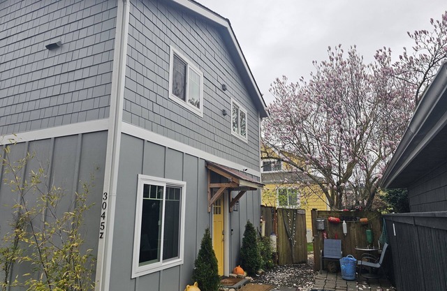 Alki beach cottage, 2 bedrooms, 3 beds, 2 bath, New, AC, W/D, near beach