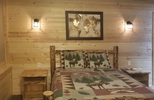 Alle brandneuen Zimmer! Wunderschön gemacht in einem Lodge-Thema!