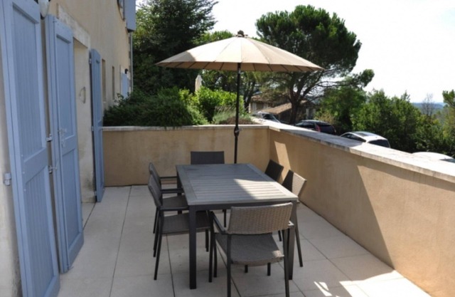 Moderne Wohnung mit einer schönen Terrasse mit Blick auf den Mont Ventoux