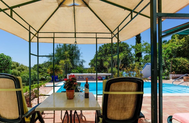 Vintage-Ferienhaus in Portimão mit Swimmingpool