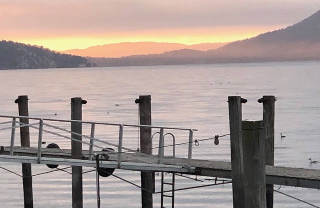 LAKE COTTAGE- LABOR DAY SPECIAL-20% OFF HOLIDAY RATE,ONSITE WATERSPORTS DISCOUNT