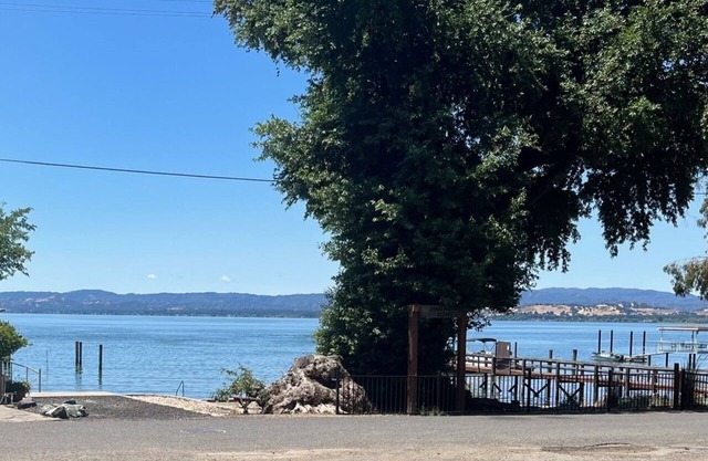 LABOR DAY SPEC- 20% + 20MIN FREE JET SKI OR 1HR NONMOTOR RENTAL.LAKEFRONT CABIN!