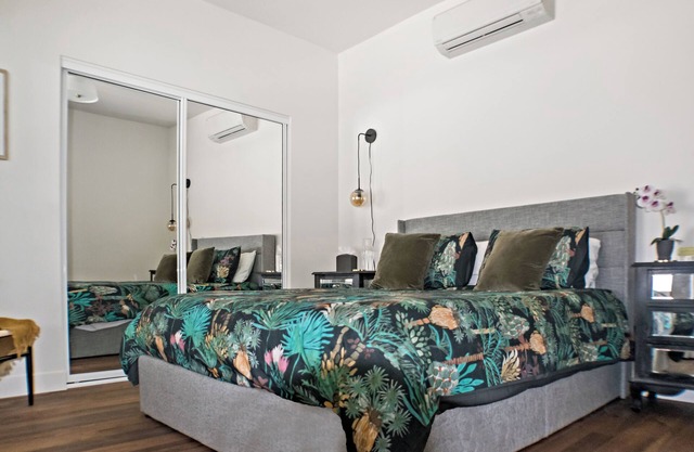 All New Apt Mins Beach, Downtown & Convention Ctr