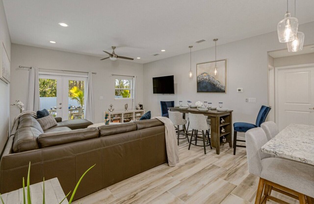 All new, lovely, spacious 3bd/2bth unit sleeps 8!