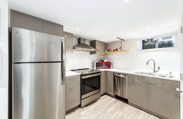 All New Modern Designed Apartment privater Eingang aus den 1920er Jahren Craftsman Home
