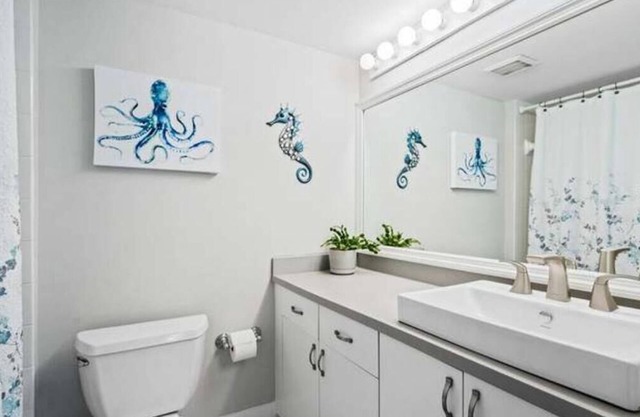 All newly furnished condo in beautiful Vero Beach Fl. 1 mile from intercostal