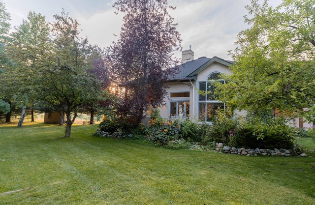 All season 5 BR, 5 BA house in mid-valley, 12 min to Baldy ski lifts