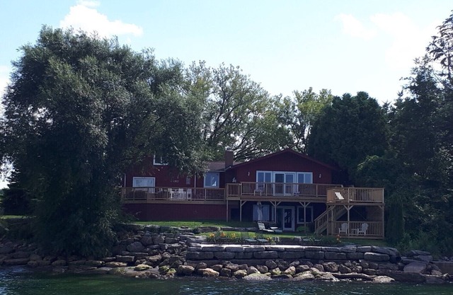 DAS GANZE JAHR - SEEHAUS AM ONTARIO-SEE NY-SPIELE ZIMMER-HOTTUB-KAMIN-HAUSTIERFREUNDLICH