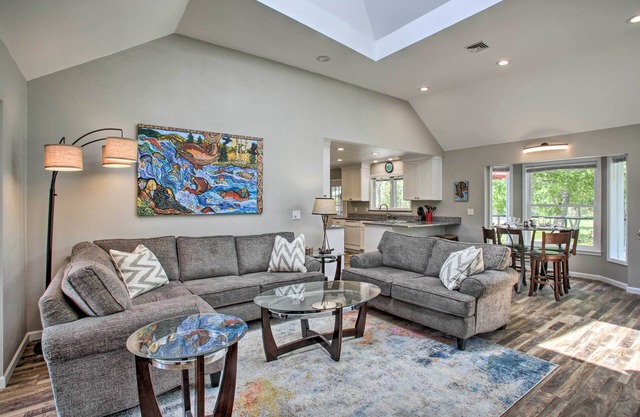All-Seasons Chewelah Home: Fish, Golf & Ski!