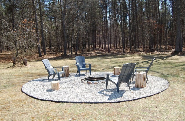 All Seasons getaway 2 mi from ORV/Snowmobile trails w/game room in Roscommon