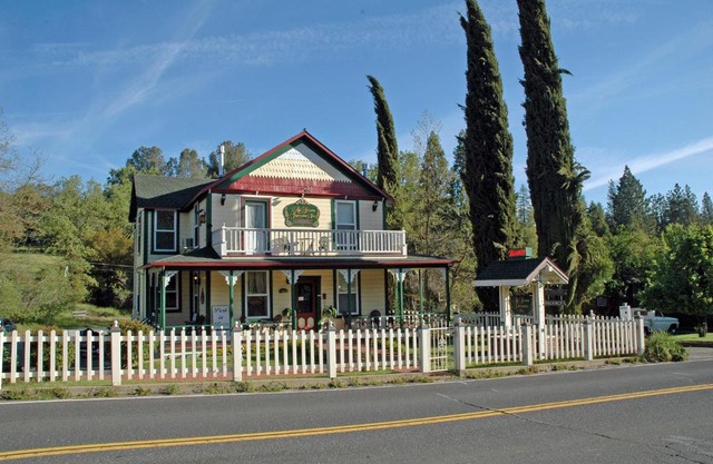 All Seasons Groveland Inn