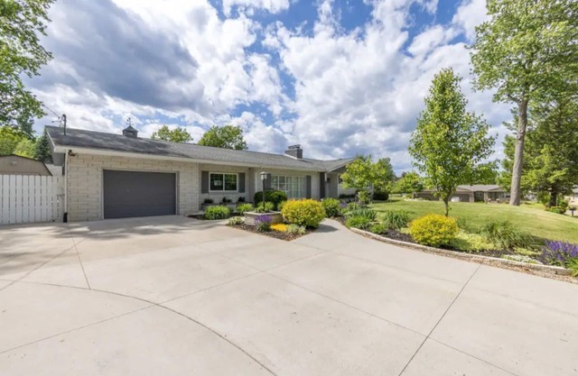 All-Seasons Houghton Lake Getaway