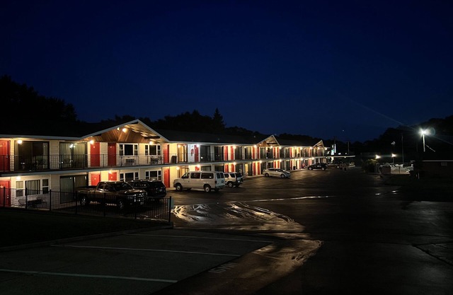 All Star Inn & Suites