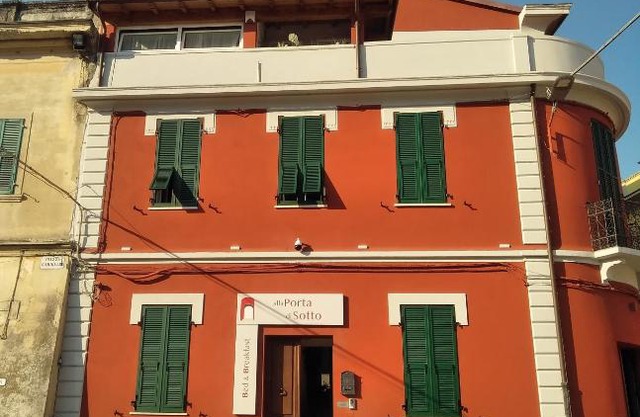 Alla Porta Di Sotto B&B