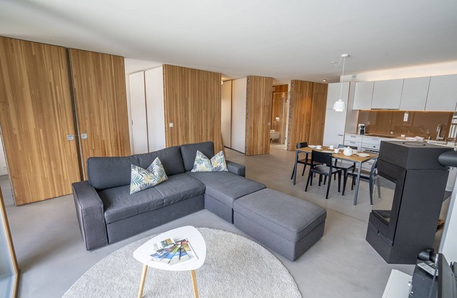 Allegra und Herzlich Willkommen in der Ferienwohnung Loft 3 in Sent.